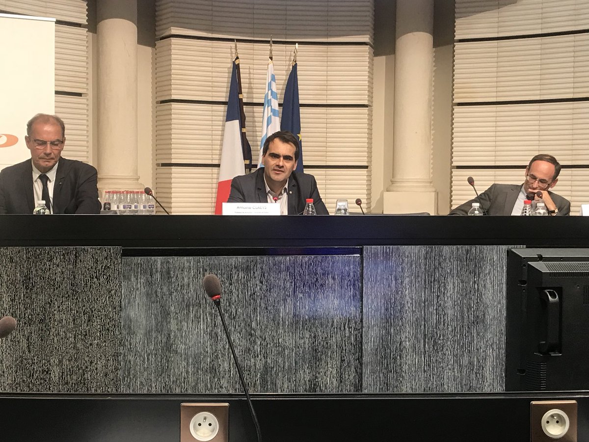 Ouverture de la <a href="/NuitDuDroit/">La Nuit Du Droit</a> à la maison de la région de Poitiers en présence de Mme la procureure générale, le bâtonnier des avocats de #Poitiers, du doyen de la faculté de droit de <a href="/UnivPoitiers/">Université de Poitiers</a>, des co-directeurs du M2 DAP <a href="/antoineclaeys/">claeys antoine</a> <a href="/AnneLGirard/">Anne-Laure Girard</a> et de leurs étudiants