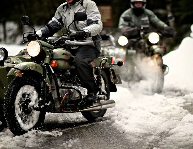 uralmotorcycles's tweet photo. Some motorcyclists are planning winter storage for their bikes. Some aren’t. #rideyearround (Photo: @gearpatrol) https://t.co/Ekwyxok1fA