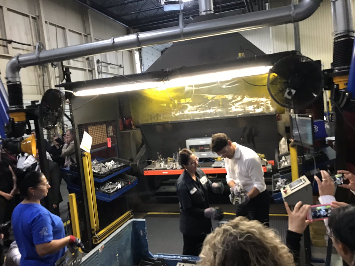 FlavioVolpe1's tweet photo. Great @MetricanG visit today by @JustinTrudeau and @NavdeepSBains. A strong, second generation Canada auto parts maker with investments in all 3 USMCA countries. 

A good deal for all of their plants, all of their employees. Great to have them in the @APMACanada family. https://t.co/eznhPbhryl