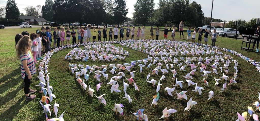 Coach_Counihan's tweet photo. Thanks, @MrsPiteo!! #PinwheelsforPeace @WOSnews https://t.co/zXNrgDTPEl