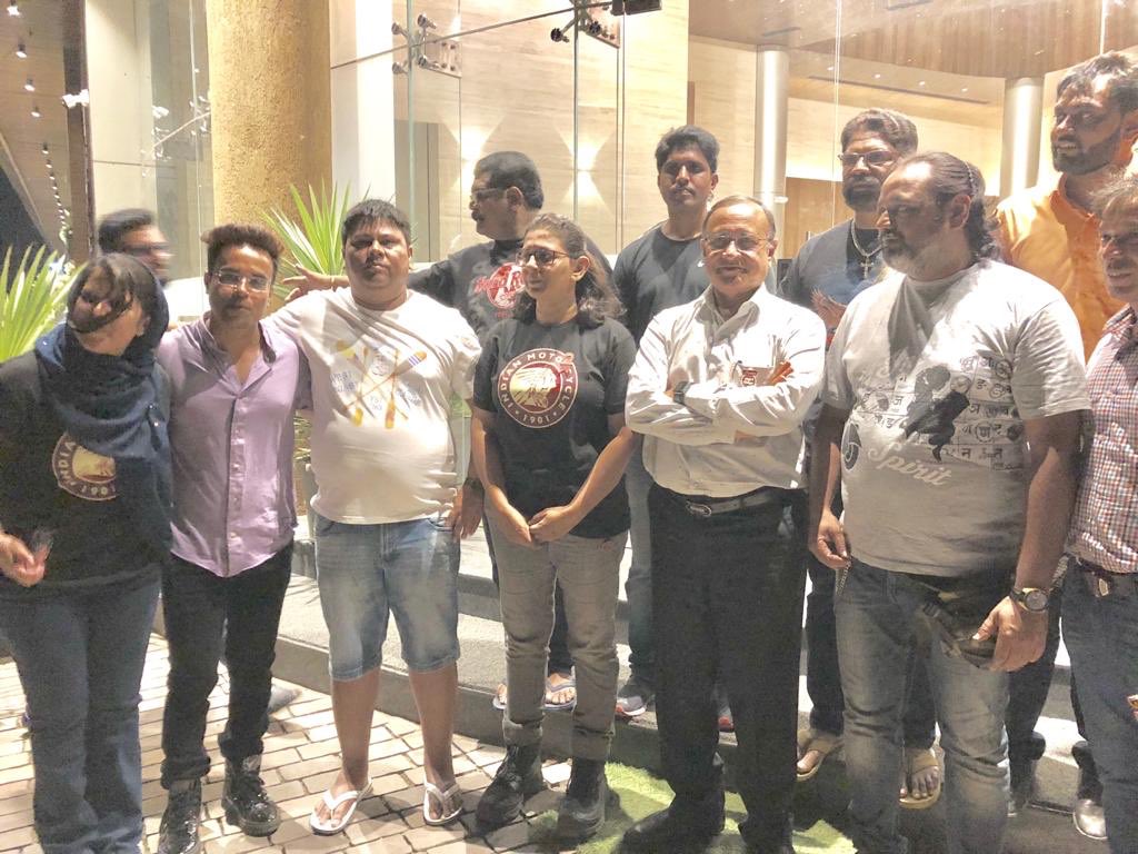 DrJagdishSurat's tweet image. “बेटी बचाओ, बेटी पढ़ाओ” ના સુત્ર સાથે “Girl Child Education” ના લાભાર્થે ભારતયાત્રાએ નીકળેલા @IndianMotorIND ના  યુવક યુવતીઓ સુરત મહેમાન બન્યા. તરવરતા અને કાંઈક કરવાની પ્રબળ ઈચ્છાશક્તિ ધરાવતા યુવા મિત્રોને મળીને એમના કાર્યો જાણીને ખૂબ આનંદ થયો. #WheelsOfChange #GQRide