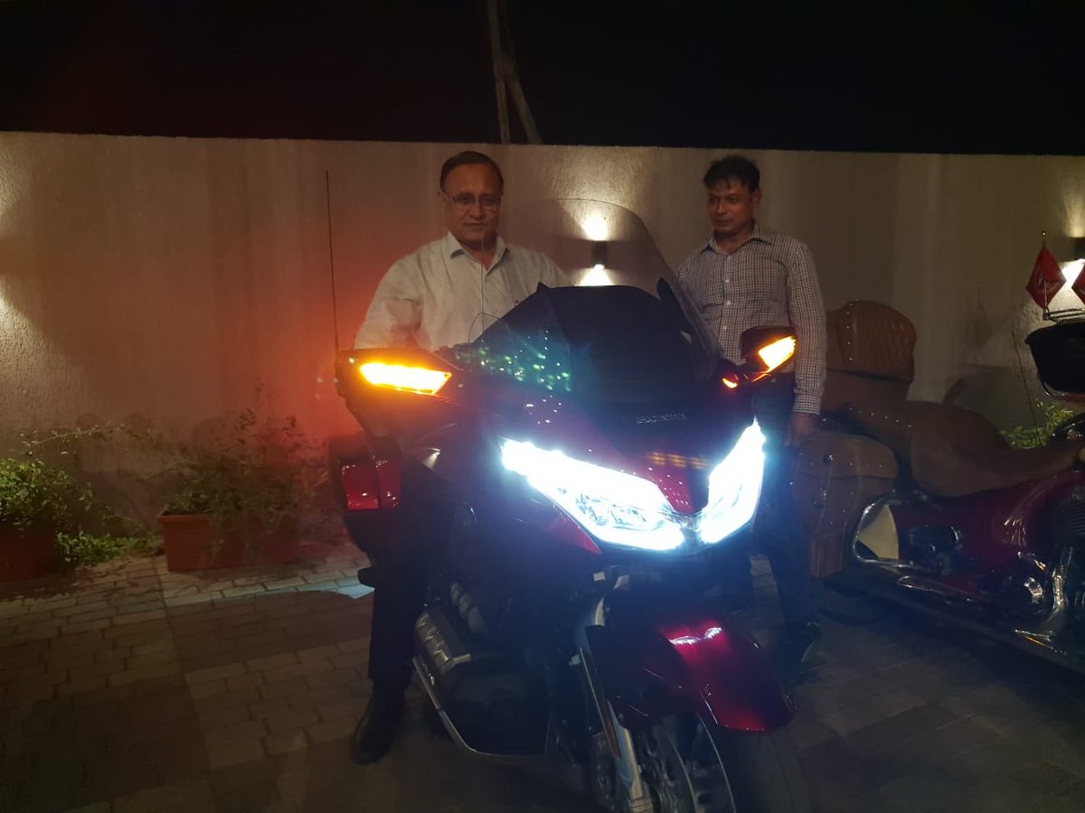 DrJagdishSurat's tweet image. “बेटी बचाओ, बेटी पढ़ाओ” ના સુત્ર સાથે “Girl Child Education” ના લાભાર્થે ભારતયાત્રાએ નીકળેલા @IndianMotorIND ના  યુવક યુવતીઓ સુરત મહેમાન બન્યા. તરવરતા અને કાંઈક કરવાની પ્રબળ ઈચ્છાશક્તિ ધરાવતા યુવા મિત્રોને મળીને એમના કાર્યો જાણીને ખૂબ આનંદ થયો. #WheelsOfChange #GQRide