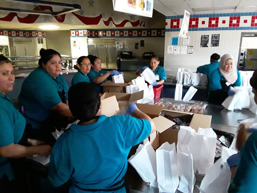 powerupLisaRD's tweet photo. No Power, No Problem! These @PowerUpCafe Thornton Patriots know how to take care of their students. @ThorntonCFISD #PowerUpProud https://t.co/yeufAedaV4