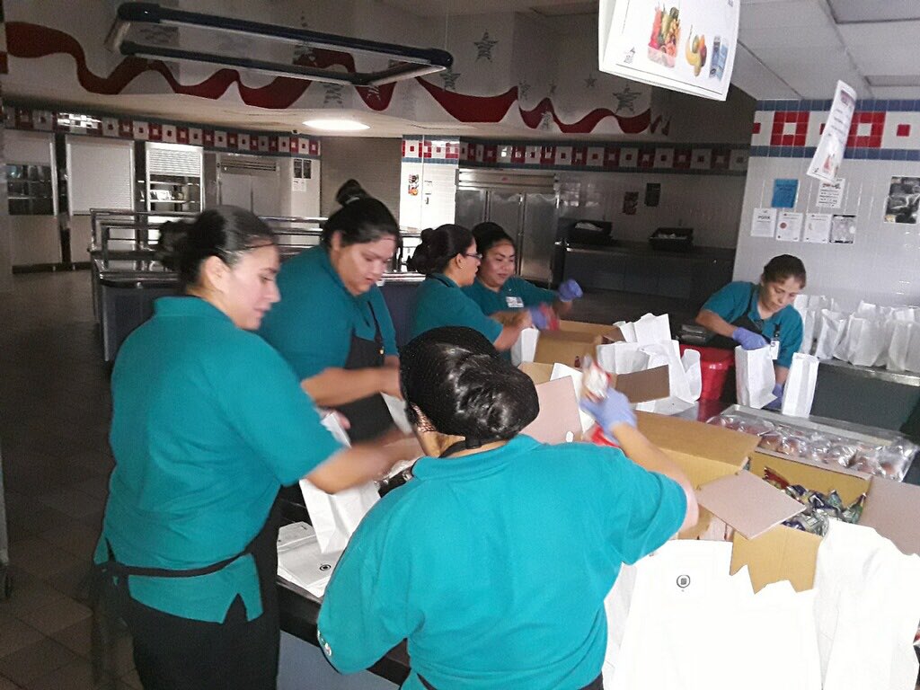 powerupLisaRD's tweet photo. No Power, No Problem! These @PowerUpCafe Thornton Patriots know how to take care of their students. @ThorntonCFISD #PowerUpProud https://t.co/yeufAedaV4