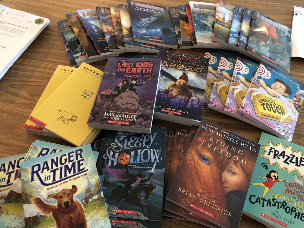 HarveysMasters's tweet photo. 🎶 What’s this? What’s this? These books are everywhere!! 🎶 #books #ScholasticBookClubs #reader #ThompsonIsExcellece https://t.co/nV5oTZTVKt