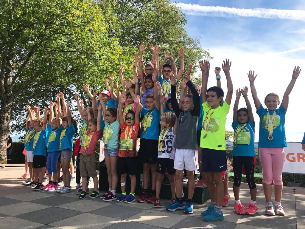 la LG, c'est aussi des courses pour les enfants au cœur du Signal De Bougy : des parcours en forêt et une vue magnifique sur le lac et les Alpes. 👟🏃‍♀️🌳🍂
+ de photos sur le site de la LG : bit.ly/LGKids2018