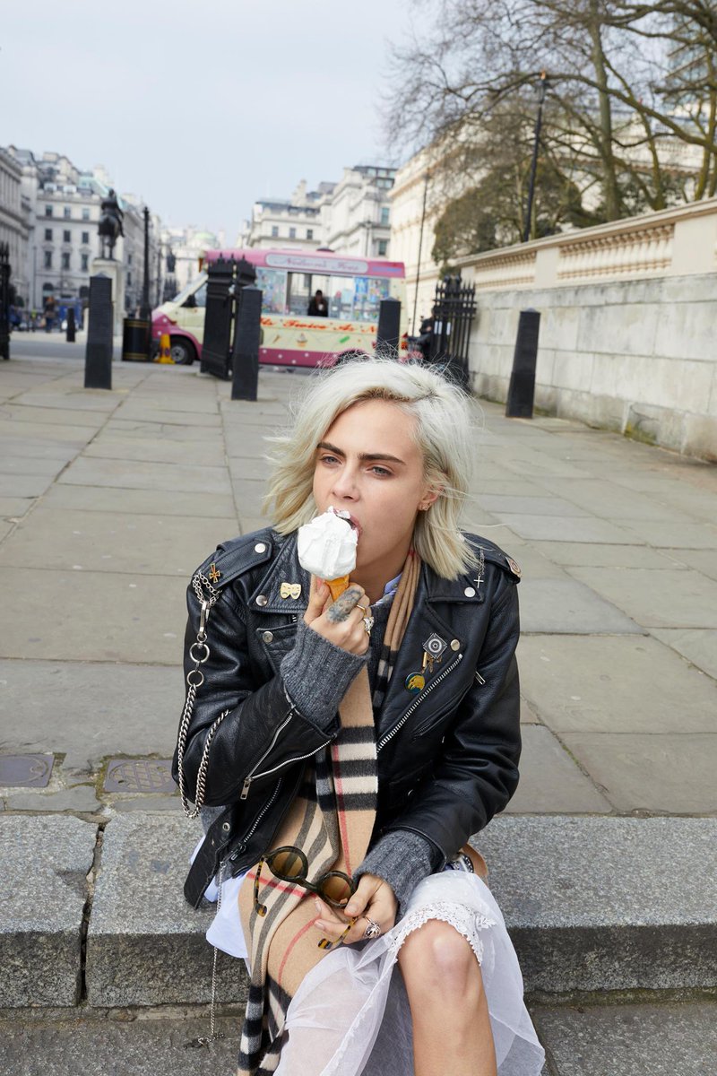 cara delevingne burberry 2018
