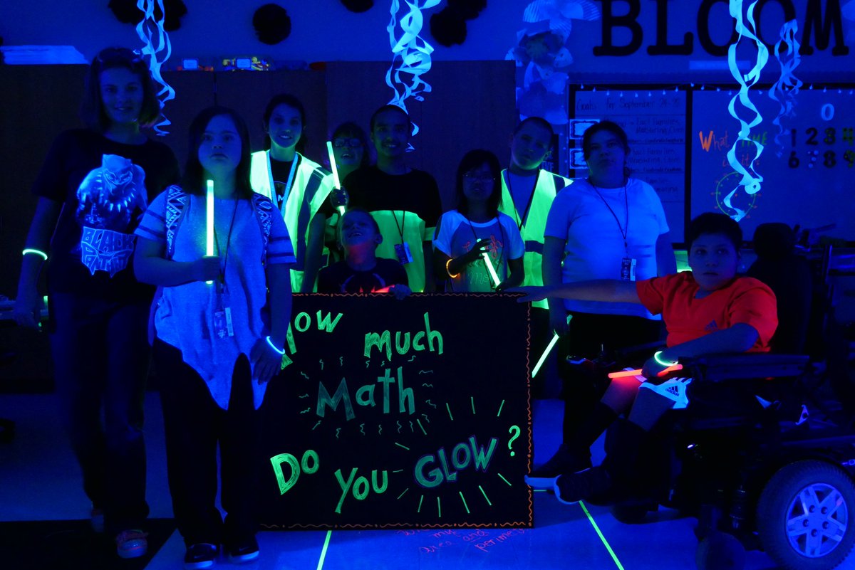 BeltonISD's tweet image. @NorthBeltonMS students in Mrs. Adams class had a glowing good time last week reviewing math concepts like measuring, solving for area and perimeter, and counting money. #GlowMath #BISDcreates #BISDmoments