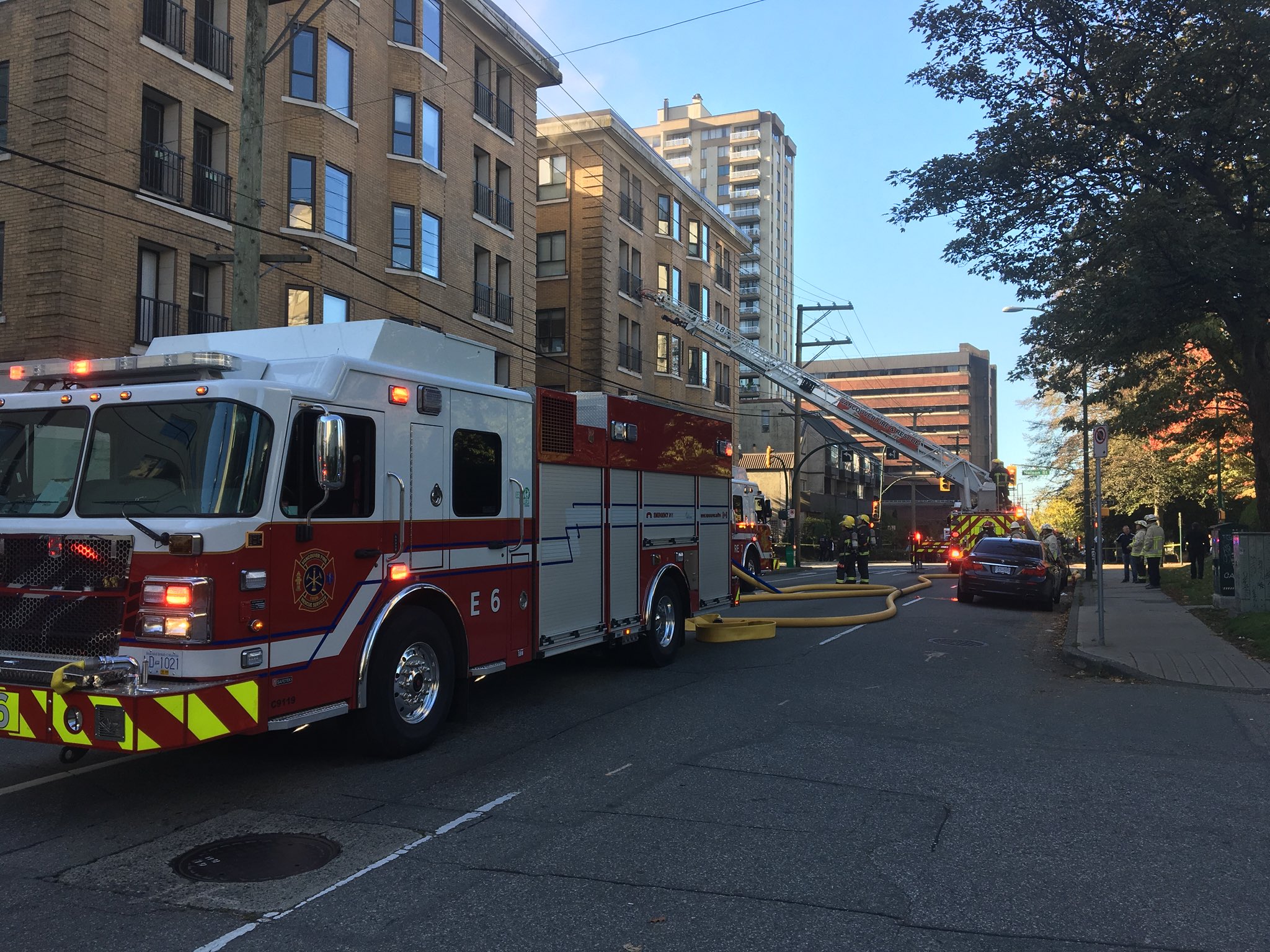 Vancouver Fire on Twitter: "Crews continuing to attack fire 900blk