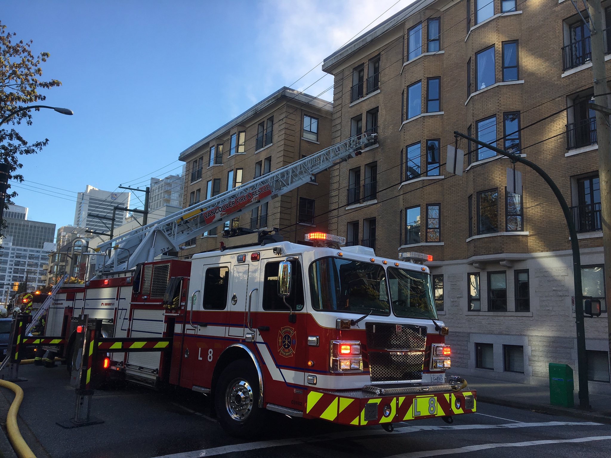 Vancouver Fire on Twitter: "Crews continuing to attack fire 900blk