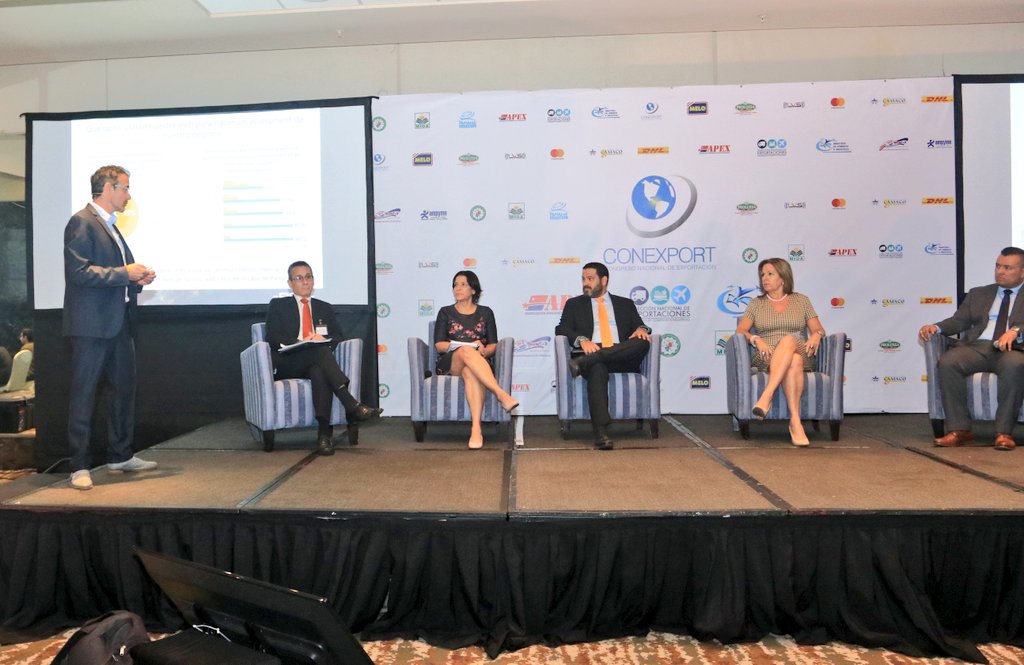 MICIPMA's tweet photo. El Foro Desafío de las Exportaciones Panameñas, reúne tanto al Sector Logístico, de Marcas y Tecnológico, para dar conocer a las empresas los retos que enfrentan en el mercado de las exportaciones #CONEXPORT2018 https://t.co/xMaCMxUYoL