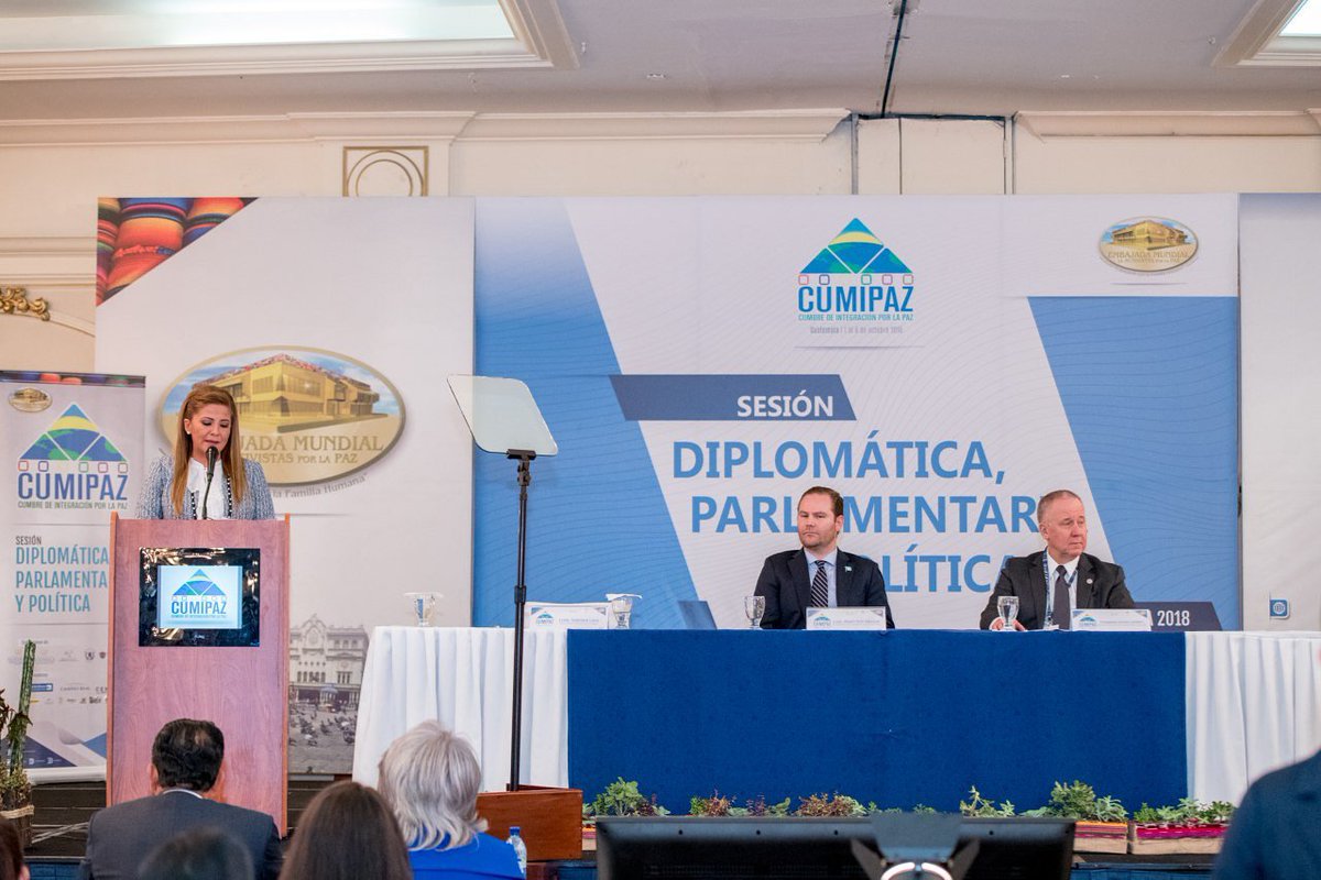 embajadaporpaz's tweet photo. "La construcción de la paz un proceso continuo, dinámico, creativo, que precisa de la suma de compromisos y voluntades, la presencia de cada uno de ustedes en la sesión Diplomática, Parlamentaria y Política." Lcda. Gabriela Lara #CUMIPAZ #PoliticasDePaz @CongresoGuate https://t.co/Cd0JePBdA5