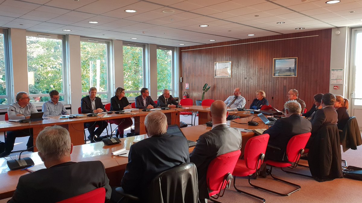 Prefet77's tweet photo. Réunion avec les #agriculteurs @msa_actu #DDT77 #DDFip77 et Béatrice Abollivier préfète de #SeineEtMarne sur la situation agricole suite à la #secheresse de cet été. https://t.co/dTHMRK4lck