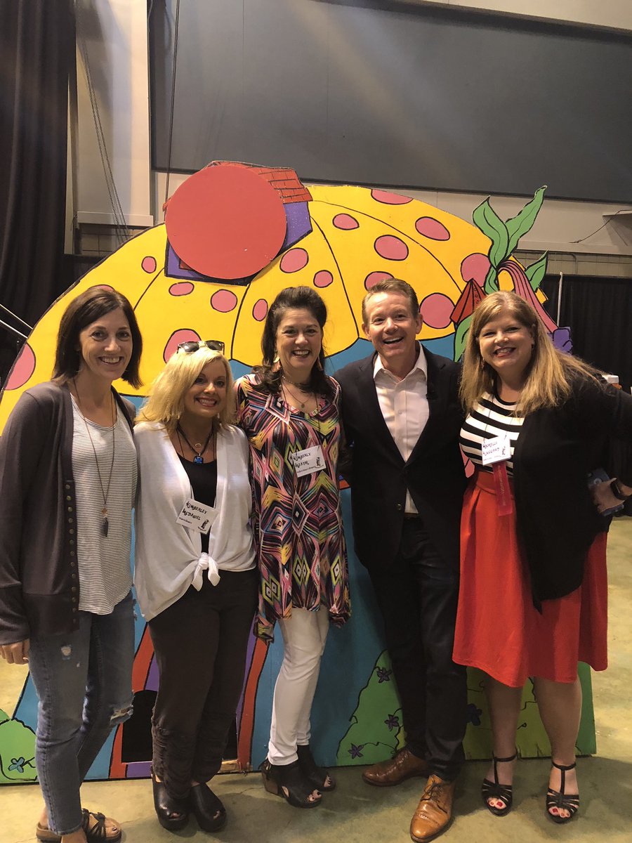 OES_Spotlight2's tweet photo. Thanks for “The Best Day Ever!” @SteveSpangler @TweetDCS_OES  @OES_Spotlight  @kelcooki  @kimmcdaniel13  #MAGC2018  #TeamDCS #RaiseTheBar https://t.co/kJXp6r6Epf