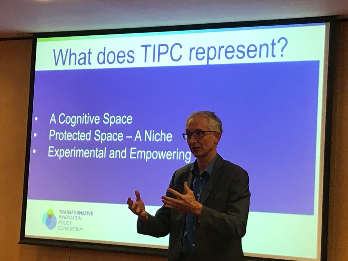 CitiesFLife's tweet photo. @Johan_Schot nos cuenta los propósitos del #tipc2018conf:
✅Cambiar la narrativa de los acuerdos estratégicos de ciencia, tecnología e innovación
✅Crear casos, herramientas y métodos sostenibles para las ciudades
✅Establecer una red de apoyo alrededor del @TIPConsortium 🌎 https://t.co/ZeSufdw7Ox