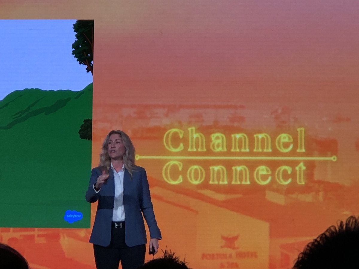 JimTennant2's tweet photo. Best Selling Author @Tiffani_Bova speaking at Intelisys Channel Connect re ‘Customer Experience’ @IntelisysCorp #ChannelConnect2018 #GrowthIQ https://t.co/3cd2w5HJJj
