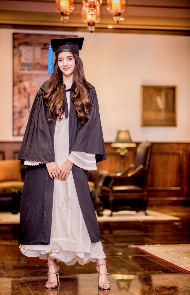 MawraHocane's tweet photo. Advocate/Actor 🎓📷❤️🙏🏻🙏🏻 #Alhumdulillah https://t.co/xu5MiNpKCz