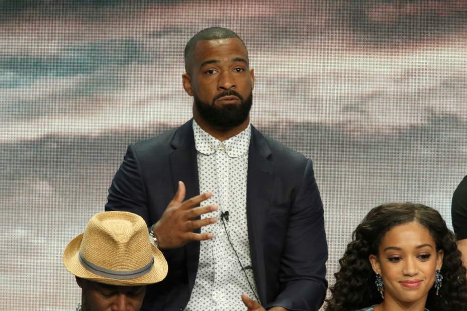 uoregon's tweet image. Former @oregonfootball  and NFL standout Spencer Paysinger @PYSNGR shares his experiences growing up in LA in new show, "All American," premiering on @TheCW Oct. 10. ow.ly/TTDo30lk9hj #GoDucks
