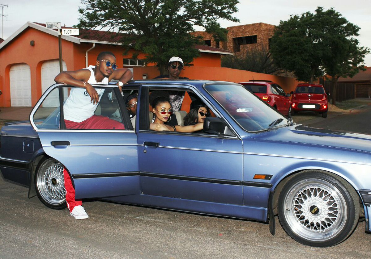 SeanTrimz's tweet image. Eastside 2.0 music video shoot so far 🎥🎥🎥

I'm wrapping up the music video shoot this Saturday in Spruitview. Ladies &amp;amp; gents consider this as an invitation!!

#WedoifortheEastside