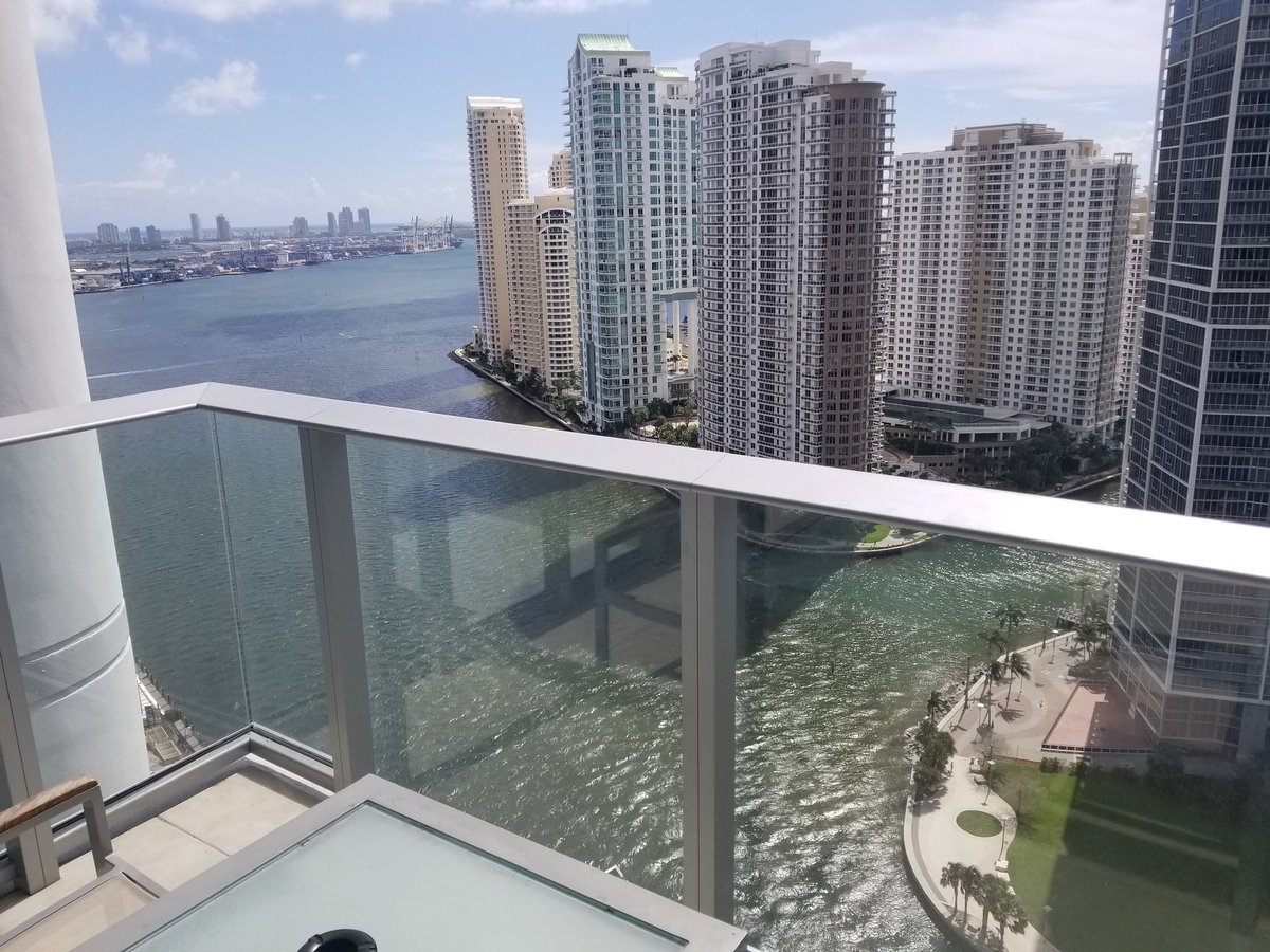 panchocosil's tweet image. Hello Miami! #hackerthon #hackingtour