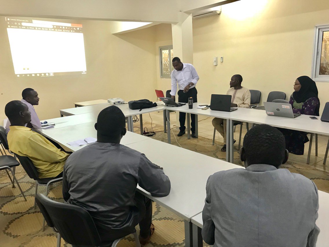 DigitalMougani's tweet image. Réunion d&apos;organisation du déroulement de l&apos; @AfricaCodeWeek entre les ambassadeurs et les points focaux aujourd&apos;hui dans les locaux de l&apos; @AnsiNiger. Merci à @NiangNiox pour le support. #AfricaCodeWeek #Digital4Dev #NigerRising 🇳🇪
Cc @guimbasaidou @Jokkolabs @Sap4Good @warmo37.