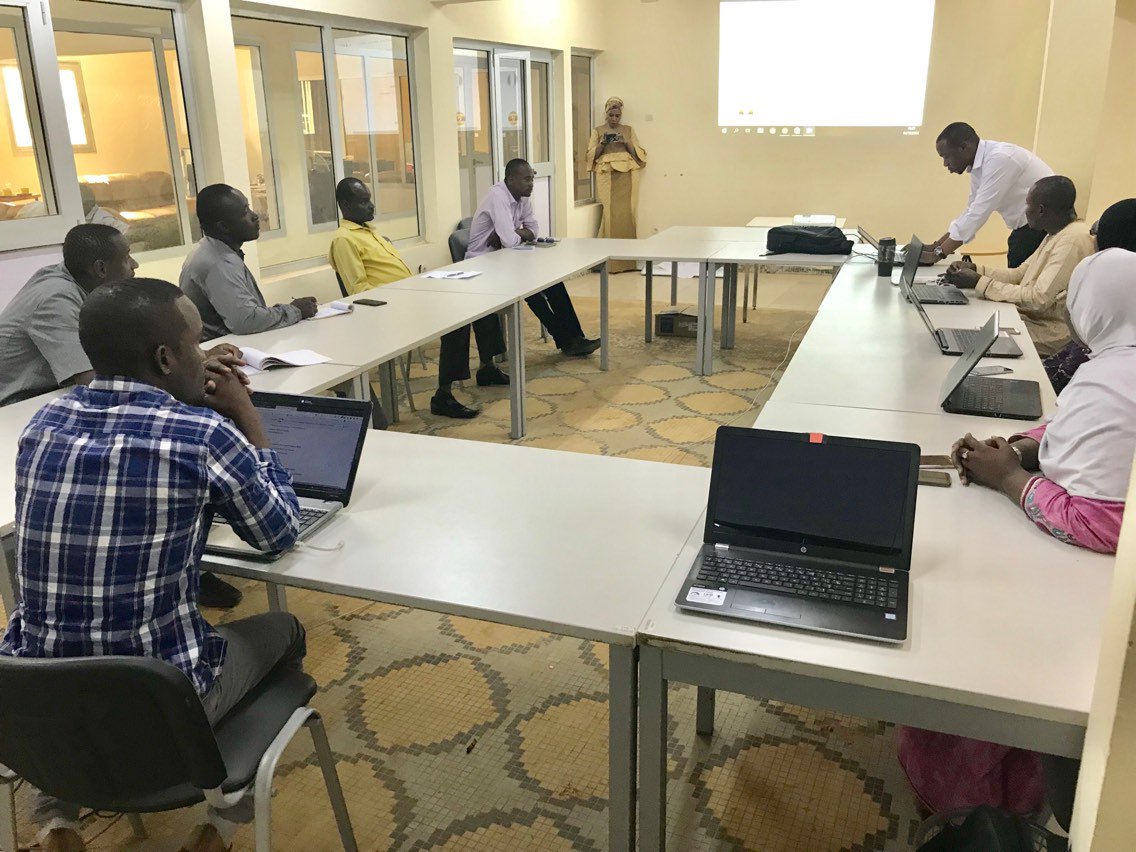 DigitalMougani's tweet image. Réunion d&apos;organisation du déroulement de l&apos; @AfricaCodeWeek entre les ambassadeurs et les points focaux aujourd&apos;hui dans les locaux de l&apos; @AnsiNiger. Merci à @NiangNiox pour le support. #AfricaCodeWeek #Digital4Dev #NigerRising 🇳🇪
Cc @guimbasaidou @Jokkolabs @Sap4Good @warmo37.