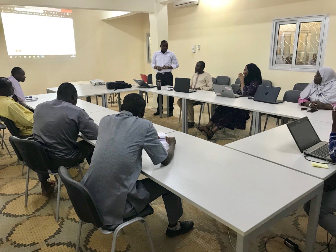 DigitalMougani's tweet image. Réunion d&apos;organisation du déroulement de l&apos; @AfricaCodeWeek entre les ambassadeurs et les points focaux aujourd&apos;hui dans les locaux de l&apos; @AnsiNiger. Merci à @NiangNiox pour le support. #AfricaCodeWeek #Digital4Dev #NigerRising 🇳🇪
Cc @guimbasaidou @Jokkolabs @Sap4Good @warmo37.