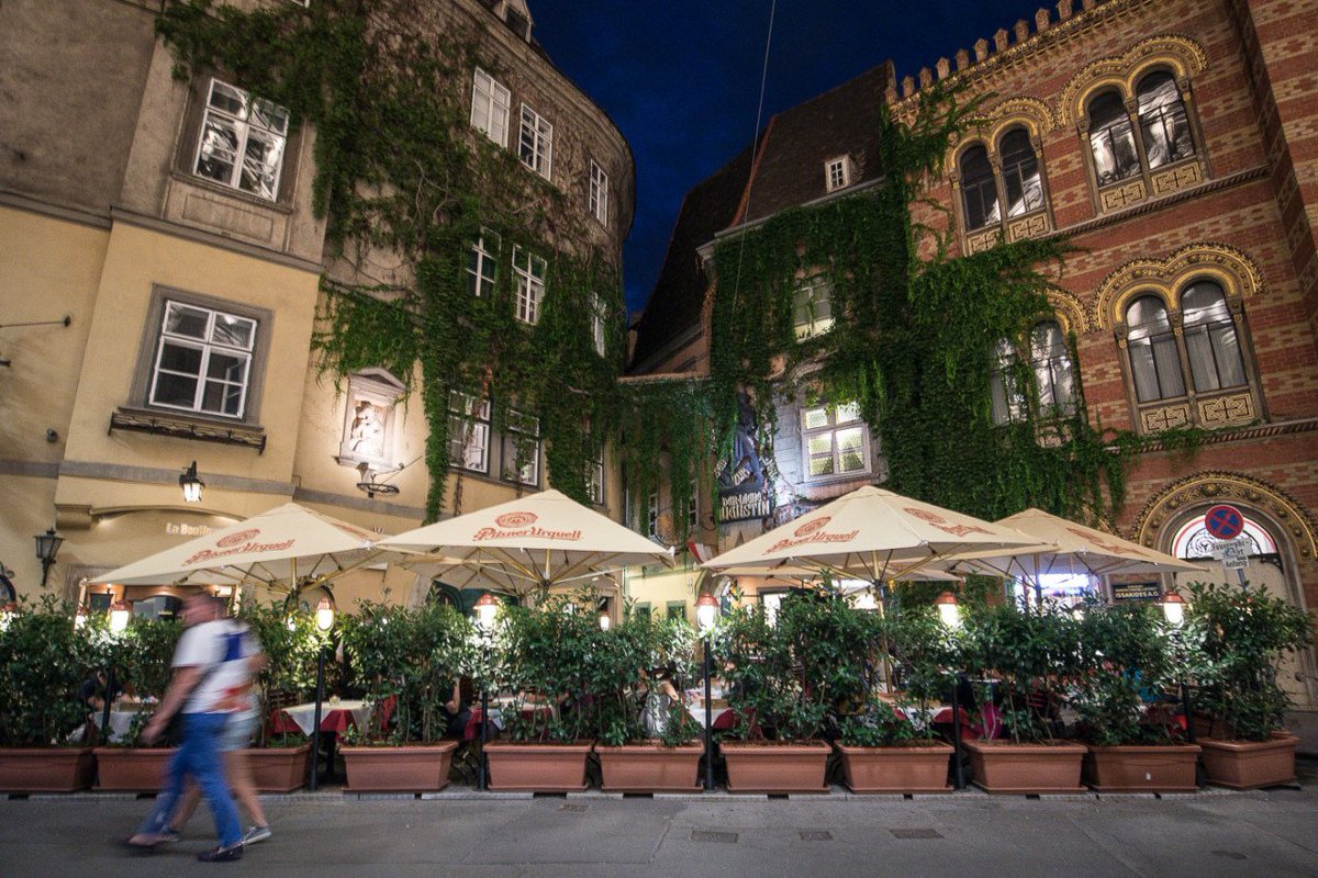 NEW ON THE BLOG: The Best Vegetarian Goulash of My Life and Other Awesome Stuff in Vienna, Austria bit.ly/2zRLDqT @ViennaInfoB2B