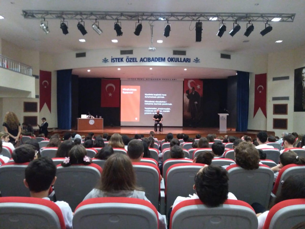 Geçtiğimiz 2 gün boyunca "Okullarda Mindfulness" programımız kapsamında İstek Okulları'nda ortaokul öğrencilerimizle birlikteydik. Mindfulness Alliance eğitmenlerimizle eş zamanlı olarak 8 okulda 2000’e yakın öğrenciyi mindfulness kavramıyla tanıştırdık :) hurriyet.com.tr/egitim/ogrenci…