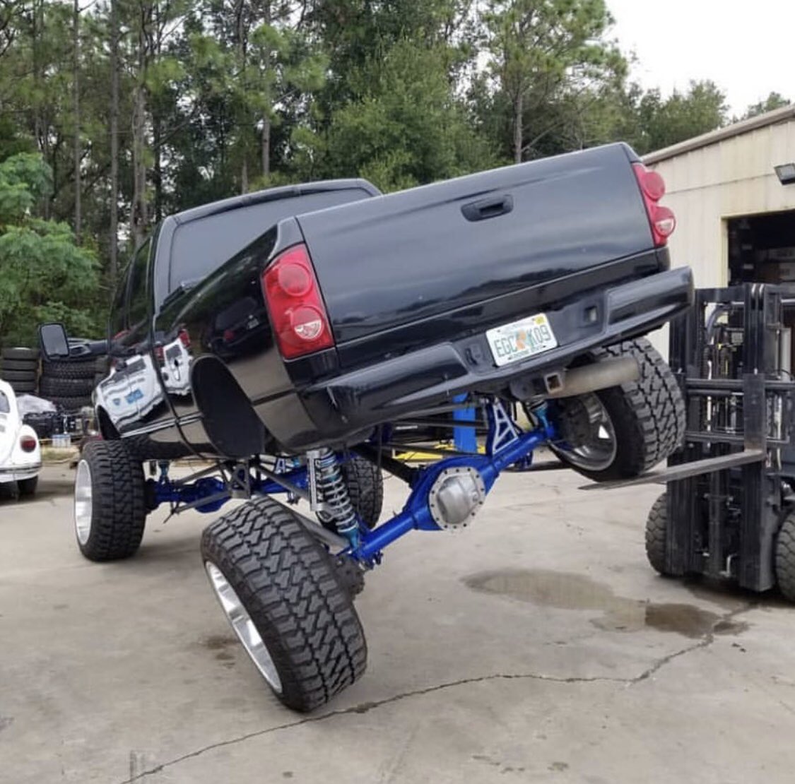 royal_trucking's tweet photo. RT & Share! Flex? 💪🏼🤷🏻♂️🤷🏻♂️ @plan_b_fab 🔥
#flex #ram #dodge #lifteddodge #planbfab #sema #furytires #forged #TeamAFW
#24x14 #24x12 #26x16 #20x12 #22x14 #22x12 #28x16 #14wides #16wides #37s #forces #like4likes #liftedlife #liftedchevy #stance #powdercoated https://t.co/BWGjrxAgGC