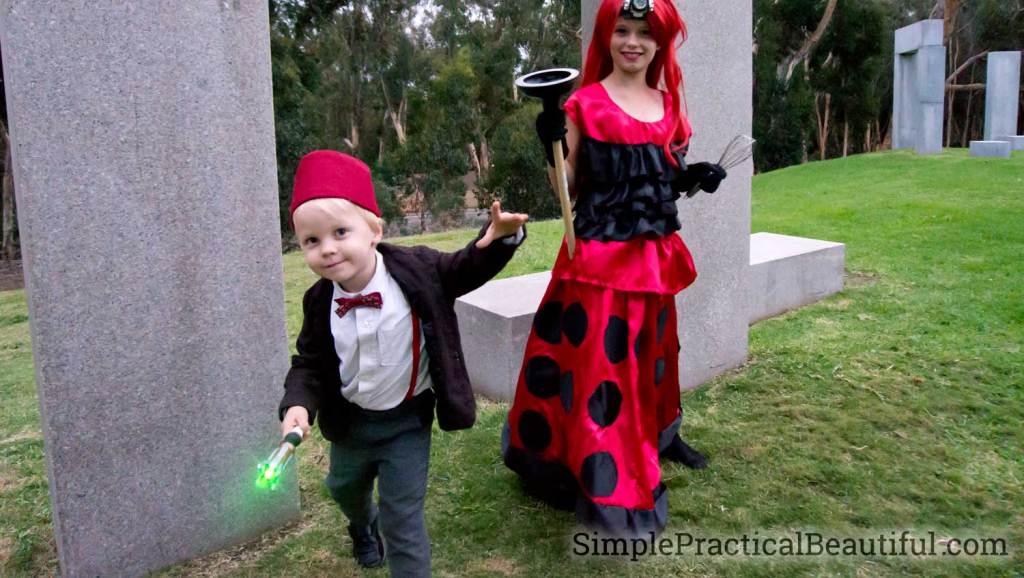 SimplePracticaI's tweet image. How to Make a Fez Hat for Doctor Who simplepracticalbeautiful.com/how-to-make-a-…