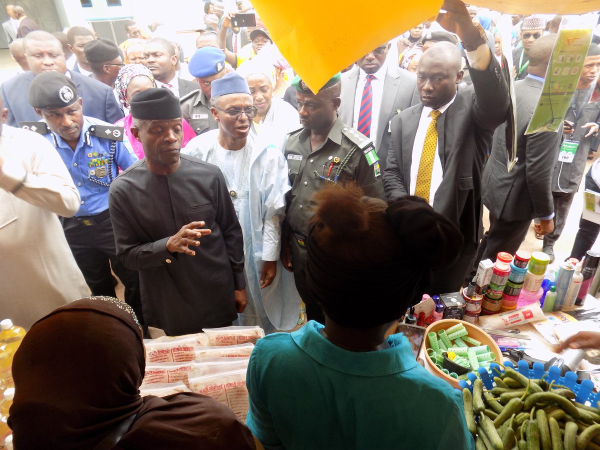 InvestKaduna's tweet photo. VP @Osibanjo &amp; @GovKaduna @elrufai Inspection of the MSMEs Exhibition at National MSME Clinic - Kaduna Edition at Umaru Musa Yar’adua Hall.
#MSMEClinicsNG
#kadunaAtWork
 #InvestInNigeria https://t.co/yFDue3Ttq6