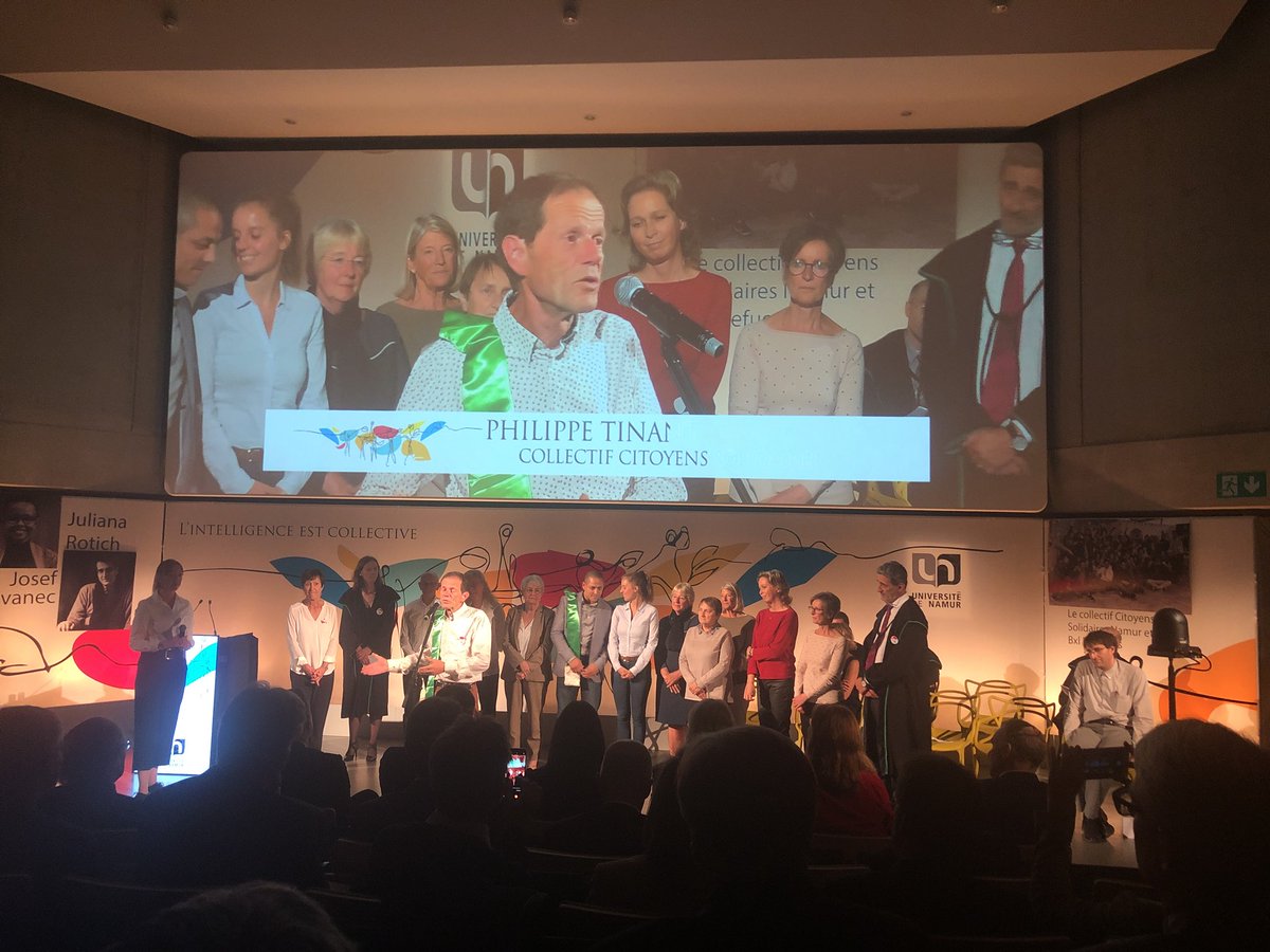 alain_vas's tweet photo. Rentrée académique de l’Unamur : le collectif citoyens solidaires Namur et Bruxelles  est récompensé par les insignes de docteur honoris causa : un message émouvant ... https://t.co/clUNWUU3G9