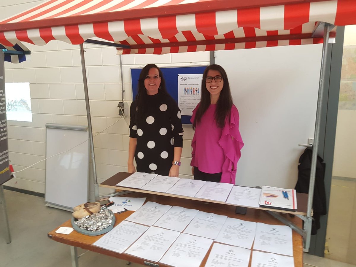 VenVpersoneel's tweet photo. Onze intercedentes Alinde en Hayel waren vandaag ook aanwezig op de #werkmarkt  voor werkzoekenden in het #participatiehuis  van #Harderwijk, het was een geslaagde middag! https://t.co/CWmRohAd5N