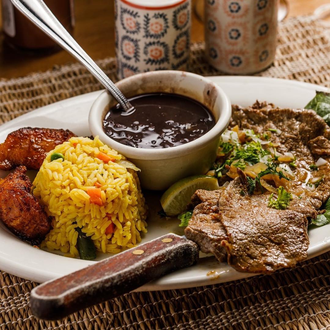 Something about this meal is so satisfying to look at. Don't you think? 😜😋🤪  #Cuba #CubaMiami #CubanosenMiami #Cubanosporelmundo #TasteofCuba #TheCubanTaste #CubanFood