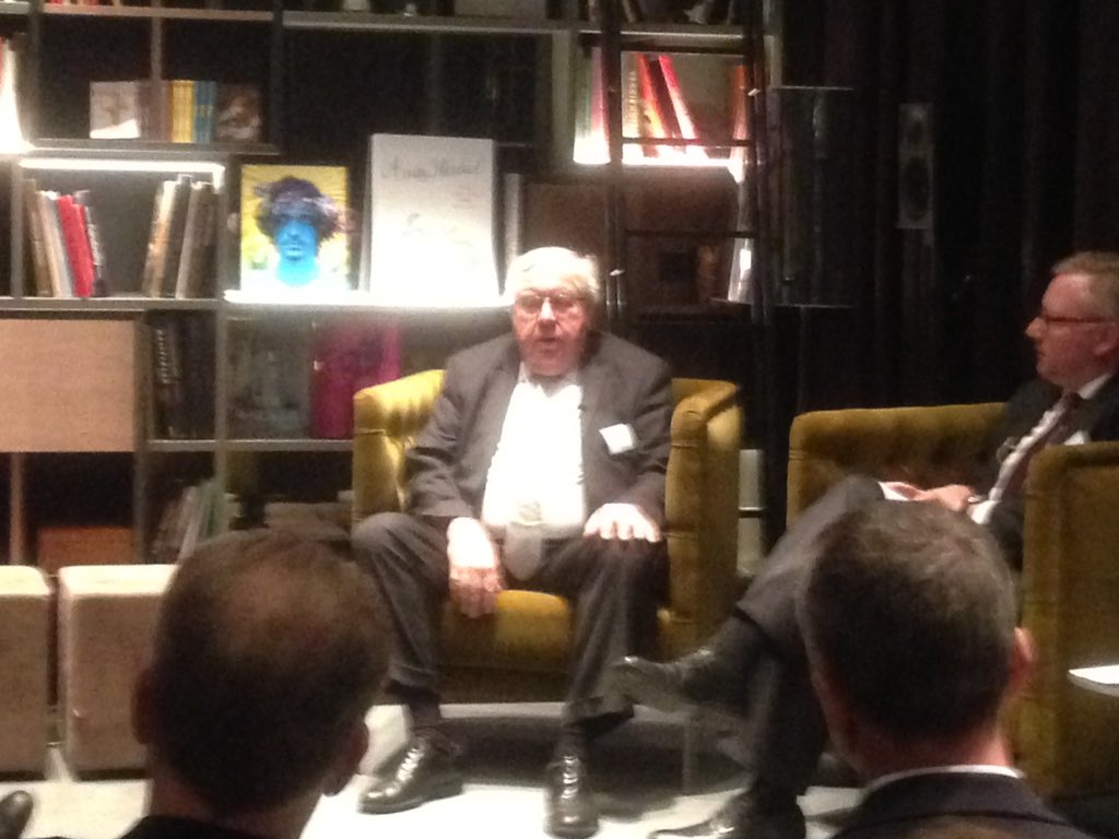 #JohnKornblum, Ex-US-Botschafter, erklärt anhand von Donald Trump, wie Menschen aus der Immobilienbranche miteinander umgehen.