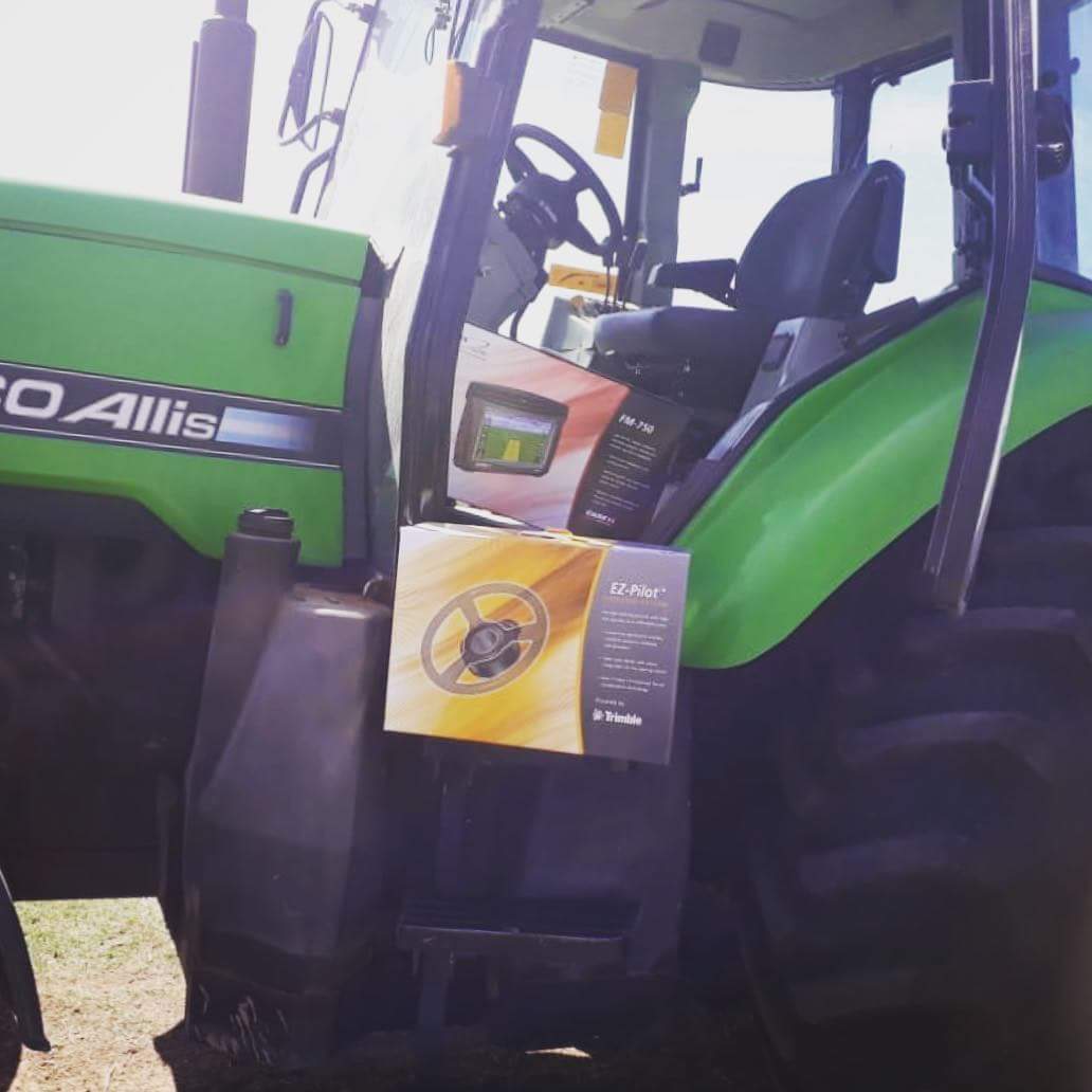 GrupoULLA's tweet photo. Esta semana visitamos a nuestro cliente Alejandro Ferreti de Las Perdices, para realizar la instalación de un Piloto Automático #ezpilot con monitor #fm750. ¡Gracias por la confianza y por apostar a las soluciones #AFS de @CaseIHArg! 😁👏
.
#advancefarming #planchequeafs https://t.co/qbdKGXPGrM