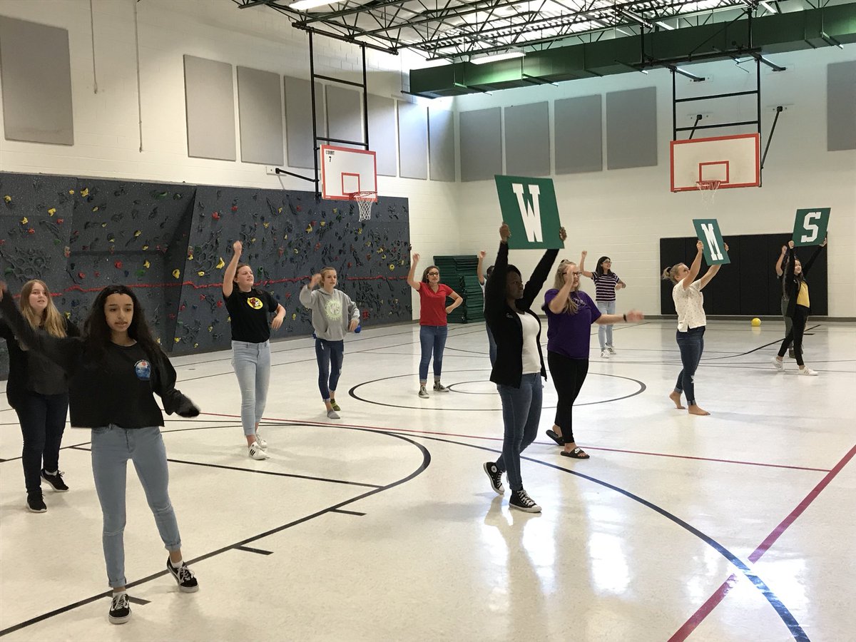 Wilson_Rams's tweet photo. Views from 7th &amp; 8th Grade Genius Hour - Art, Science IRPs &amp; tutorials, Jazz Band, &amp; Cheer Practice.  Busy lives, &amp; learning to manage time well to keep on top of the busy schedule!!! https://t.co/d29Euy95JS