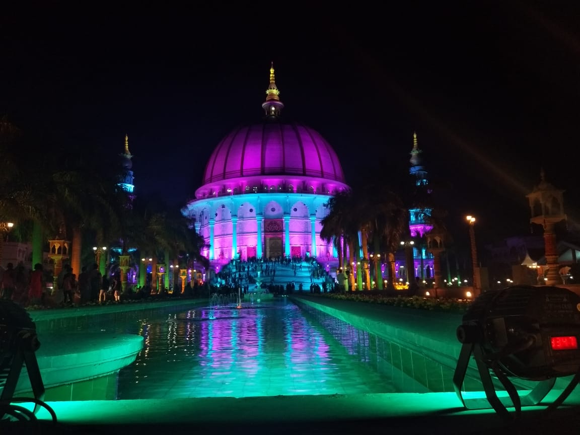 And the night shots are so damn beautiful😍

You all should visit this beauty after it is completely finished!!

#Mituniversity #Worldslargestdome