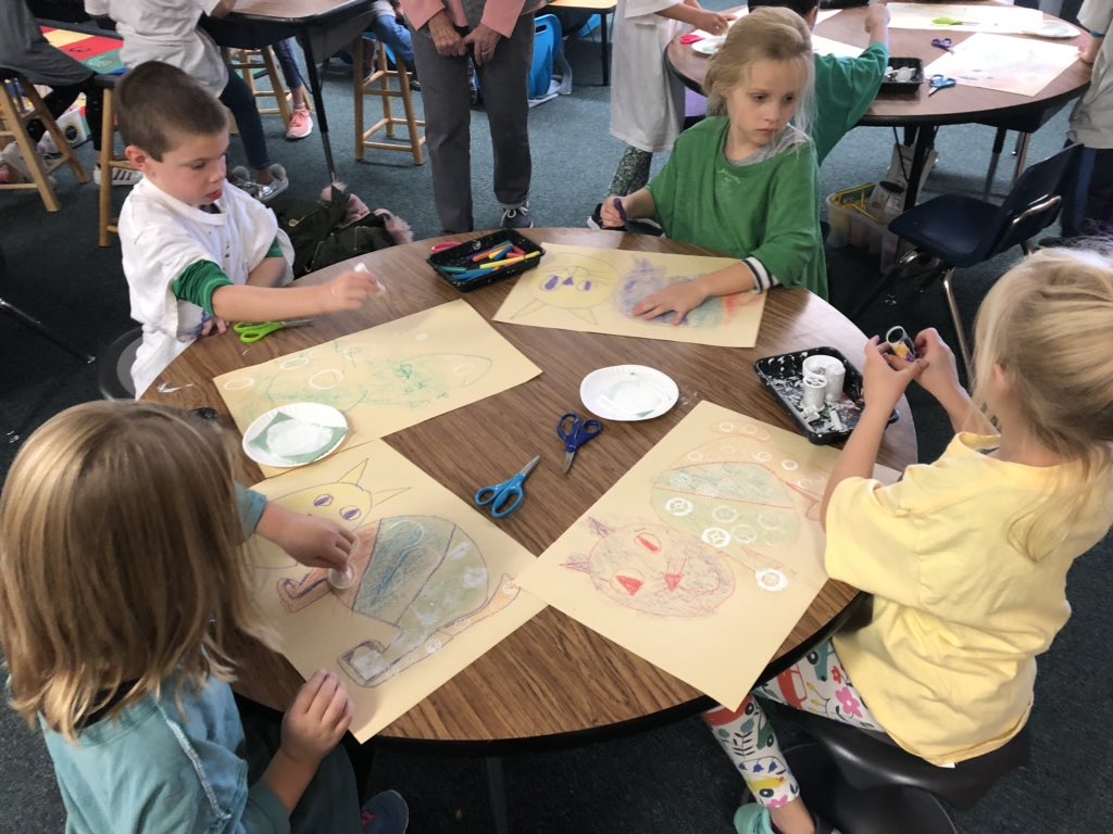 arielsandvik1's tweet photo. Look at these cool cats painted with βjunkβ! #noplacelikekelly #GFArtistProg https://t.co/cqm4Fu6IuF