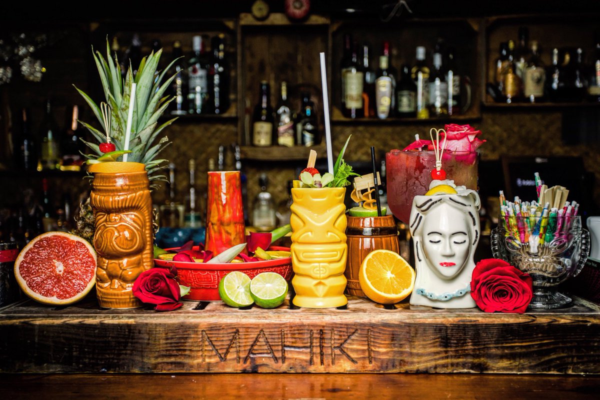 🌴💛The hardest choice of your Thursday is which of these delicious cocktails to choose!🍹🐚 Meet us at the bar honeys! 🌸💓