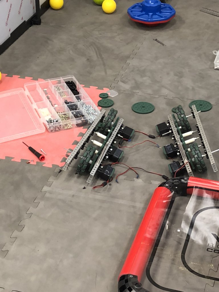 robotics_b's tweet image. The robot is gonna put itself back together.