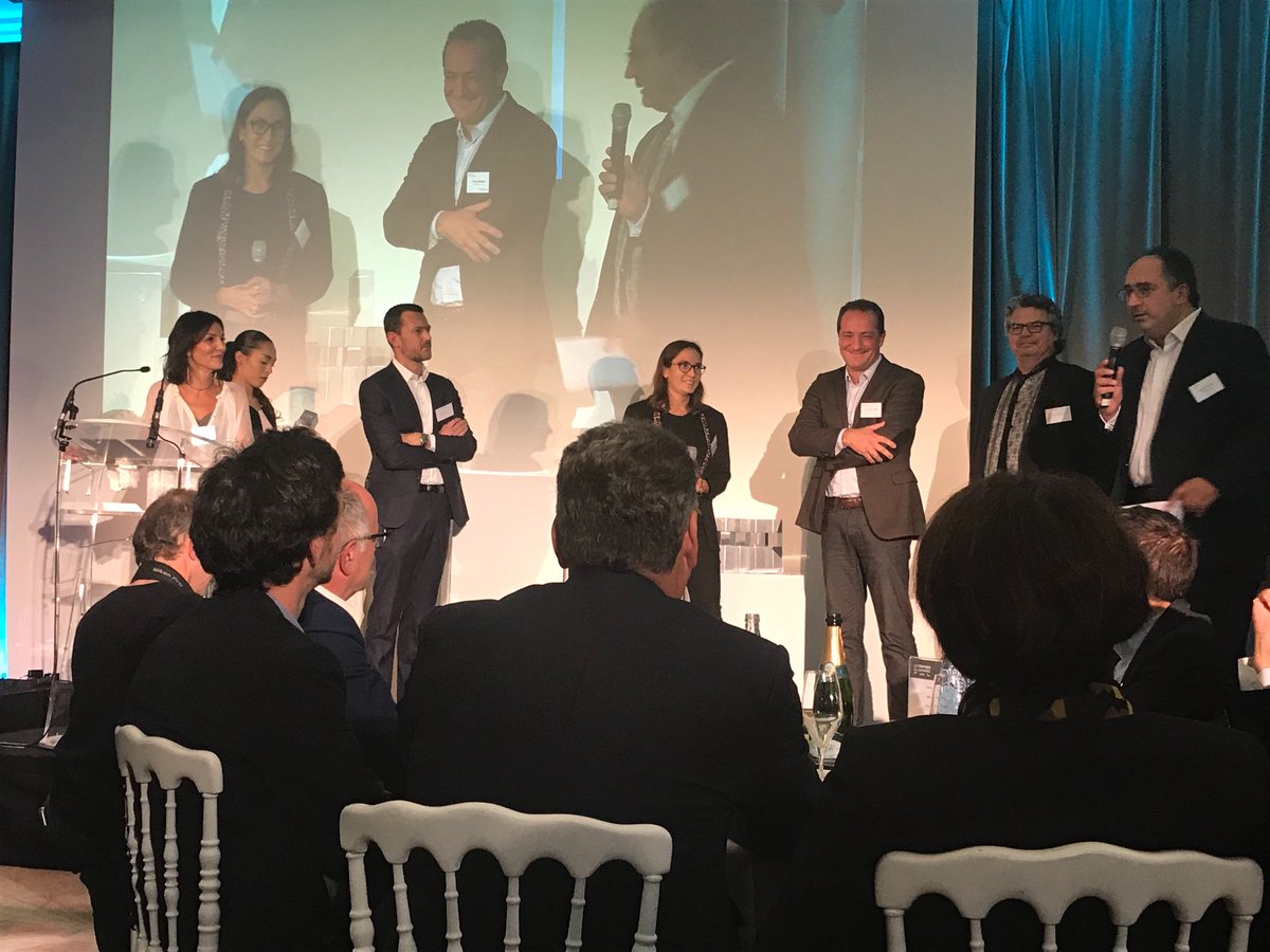 as_souhaite's tweet photo. Bravo à @allianzfrance qui remporte le #TropheesAssurance d’or pour son nouveau service #SecureKeys #Innovation #Clients #TeamAllianz #Proximite https://t.co/wdNbHRVDkx