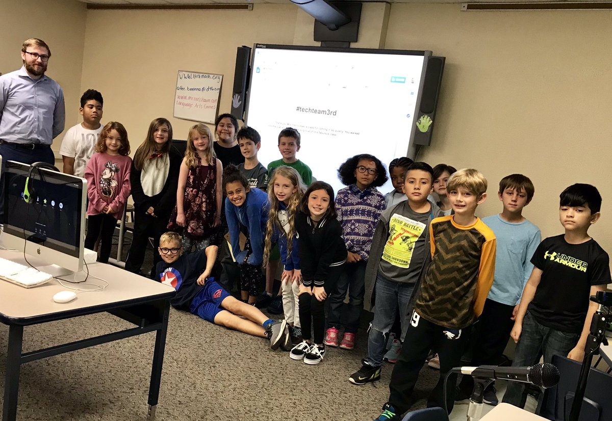 AvonMediaCenter's tweet photo. 3rd grade has an exciting Tech year ahead! @AvonNovas We ❤️ @Google! Mrs. Henricksen’s class (pictured), @PachecoPals & Mrs. Rodriguez’s classes are #techteam3rd! https://t.co/LmkTCHLLYk