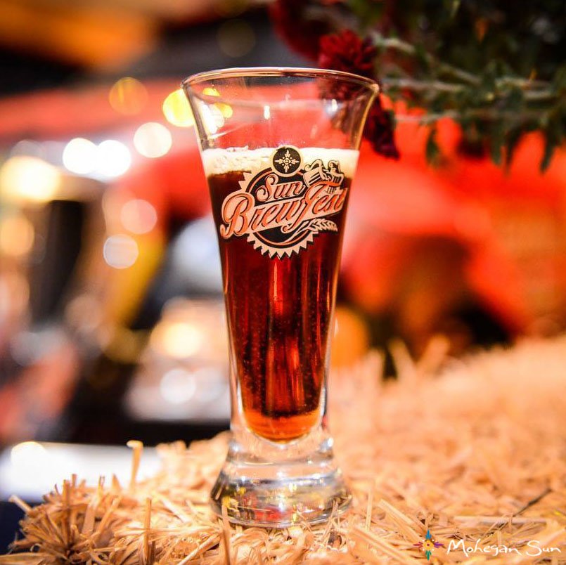 MoheganSun's tweet photo. Join our #SunBrewFest Cornhole Tournament on 10/6! Teams receive an exclusive VIP experience with an extra hour provided to indulge in beer samples before the tournament! Register: https://t.co/70iZ24XDWt https://t.co/mGSFuhOLpY