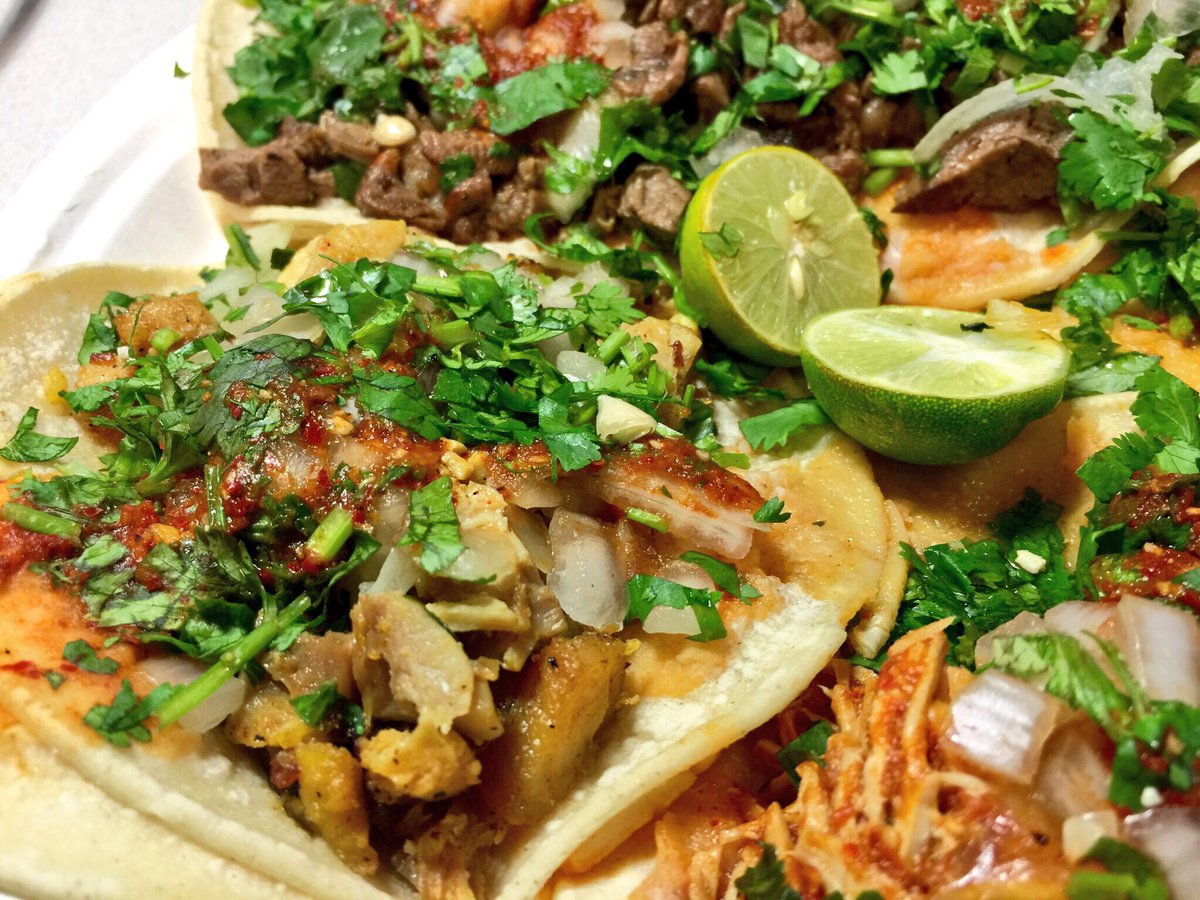 OWCalifornia's tweet image. Happy #NationalTacoDay 
It might as well be Christmas in California 🌮🌮🌮