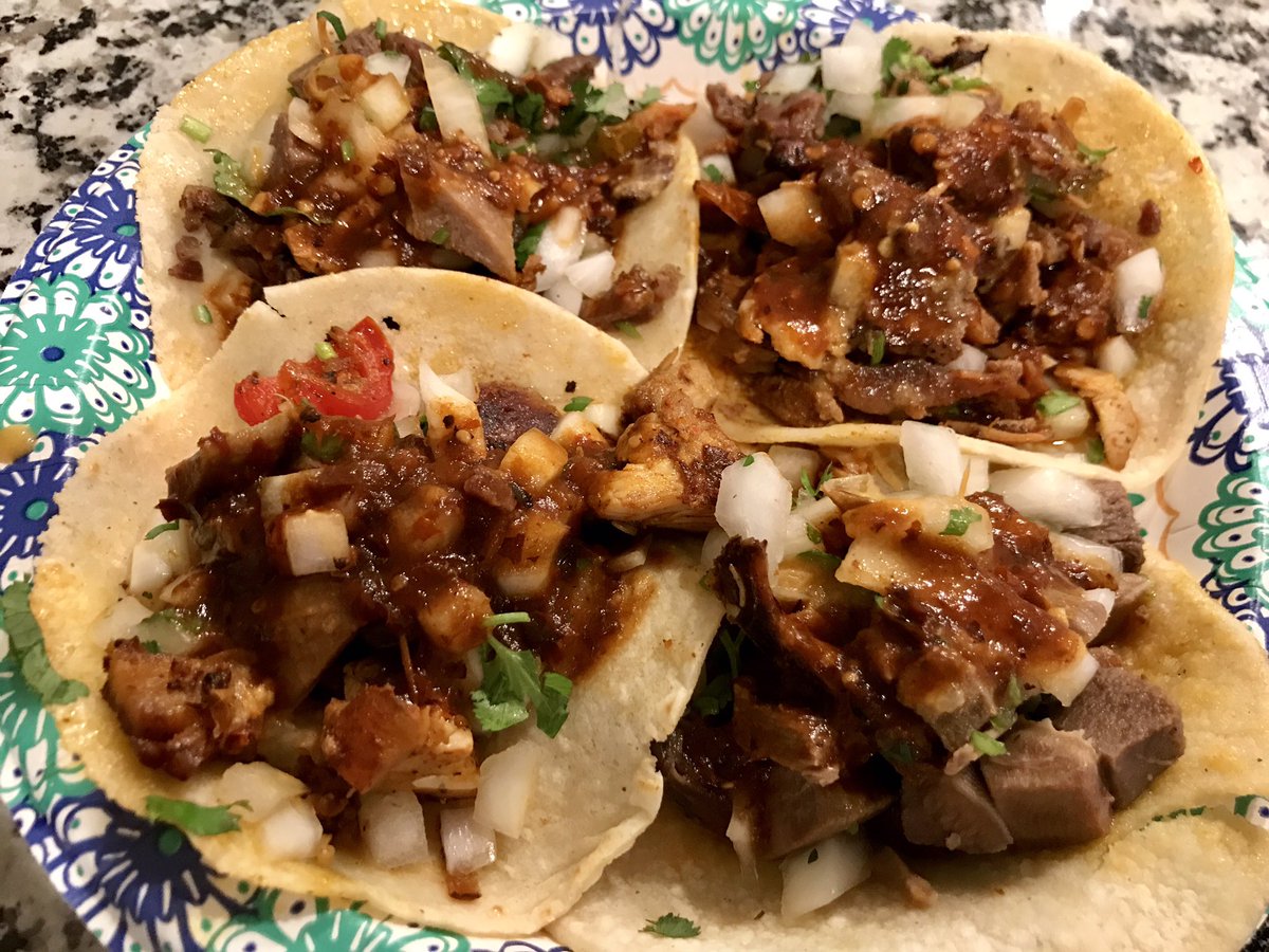 OWCalifornia's tweet image. Happy #NationalTacoDay 
It might as well be Christmas in California 🌮🌮🌮