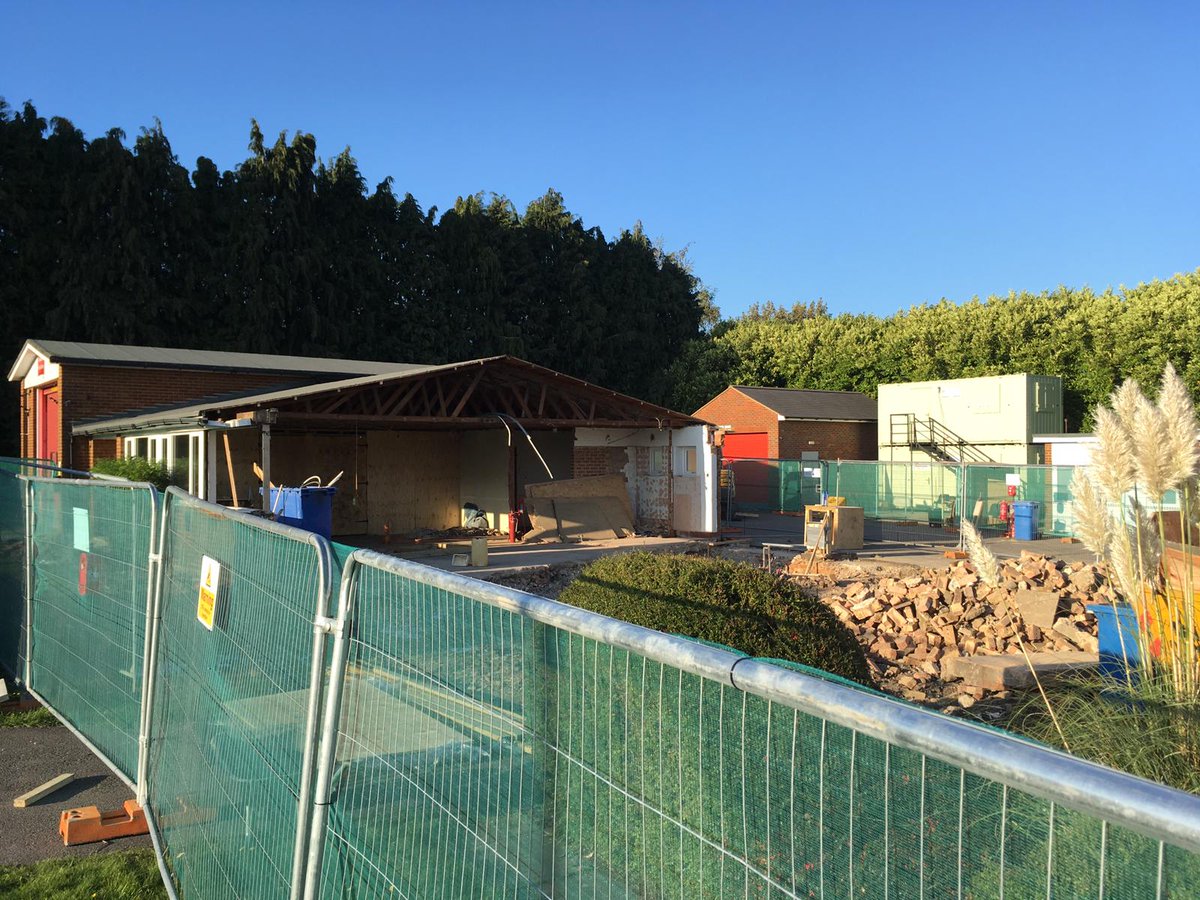 Redbournfire's tweet photo. Work progressing well on our new library/fire station. Business as usual as we manage to keep being available around the site. #newlibrary #stillprotecting https://t.co/Qz1RtINWK6