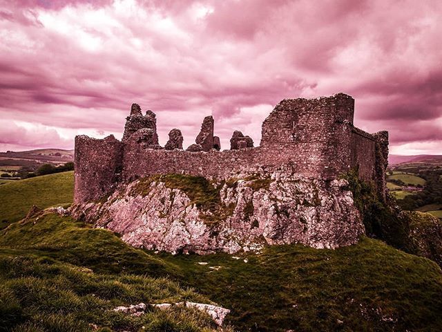 #carregcennen #castle #wales @cadwcymruwales #beauty #sunset #historic #cymru #trapp #llandeilo #scenery #scenic #swansea