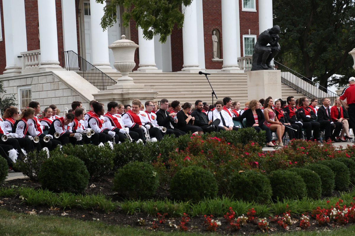 uofl's tweet photo. #UofL is on the brink of history.
Time to begin inauguration of @UofLPresNeeli. #WelcomeNeeli #WeAreUofL https://t.co/qtcSkhvOiH